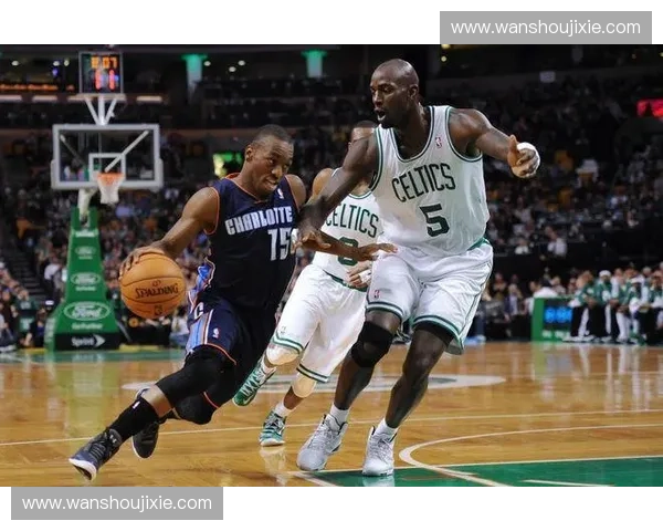 补位协防在现代篮球防守体系中的重要性与应用策略分析